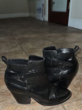 Rag&Bone Women's Black Leather Ankle Booties - Classic Heeled Boot